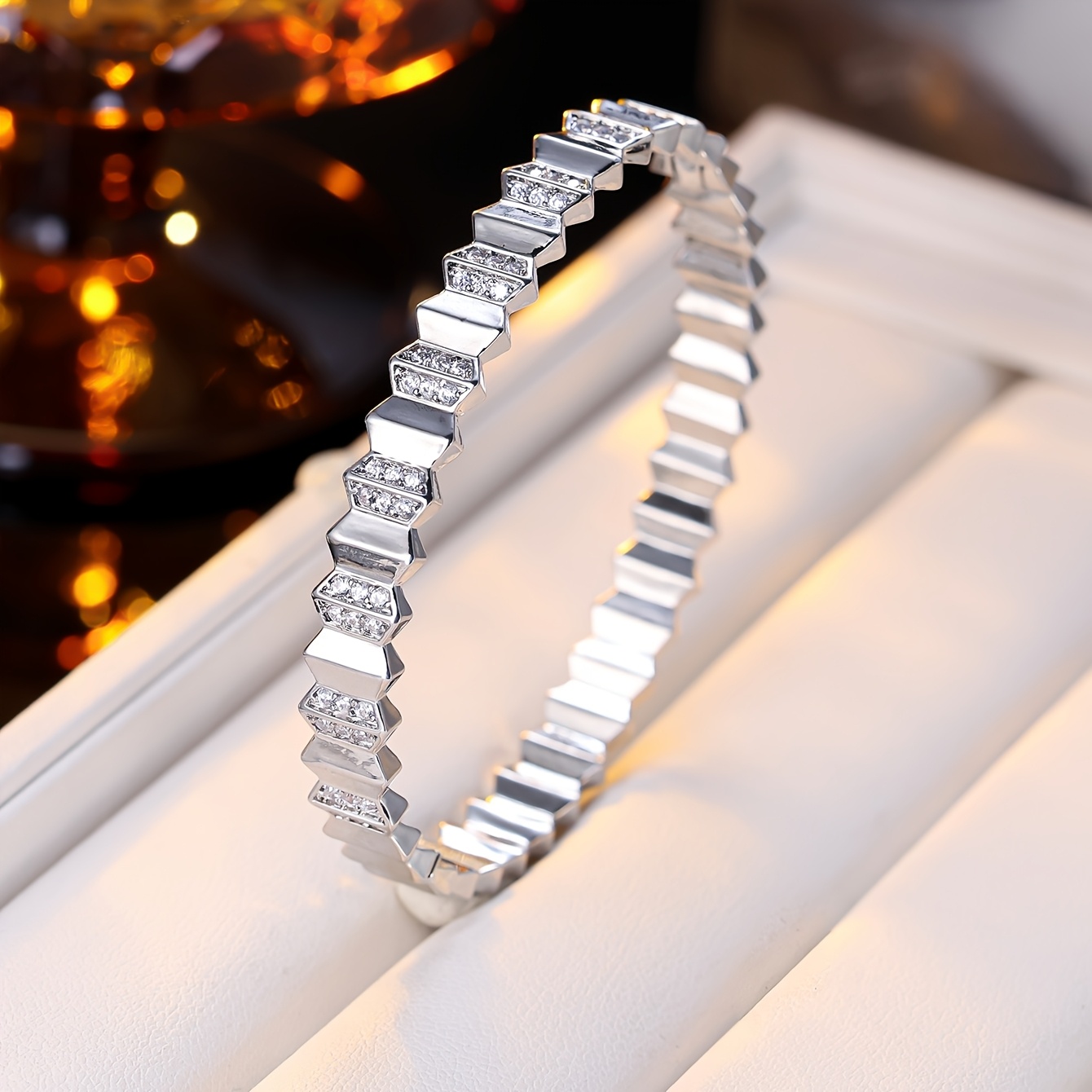Women's Luxurious Hexagonal Geometric Design Bracelet